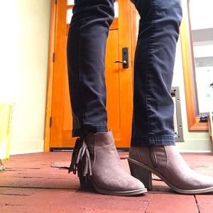 Faded Glory Cute tassel ankle boots zip up Size 7